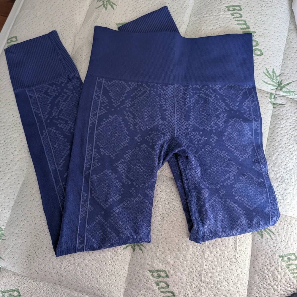 Lululemon Ebb to Street Heathered Sapphire Blue Snake Seamless Legging